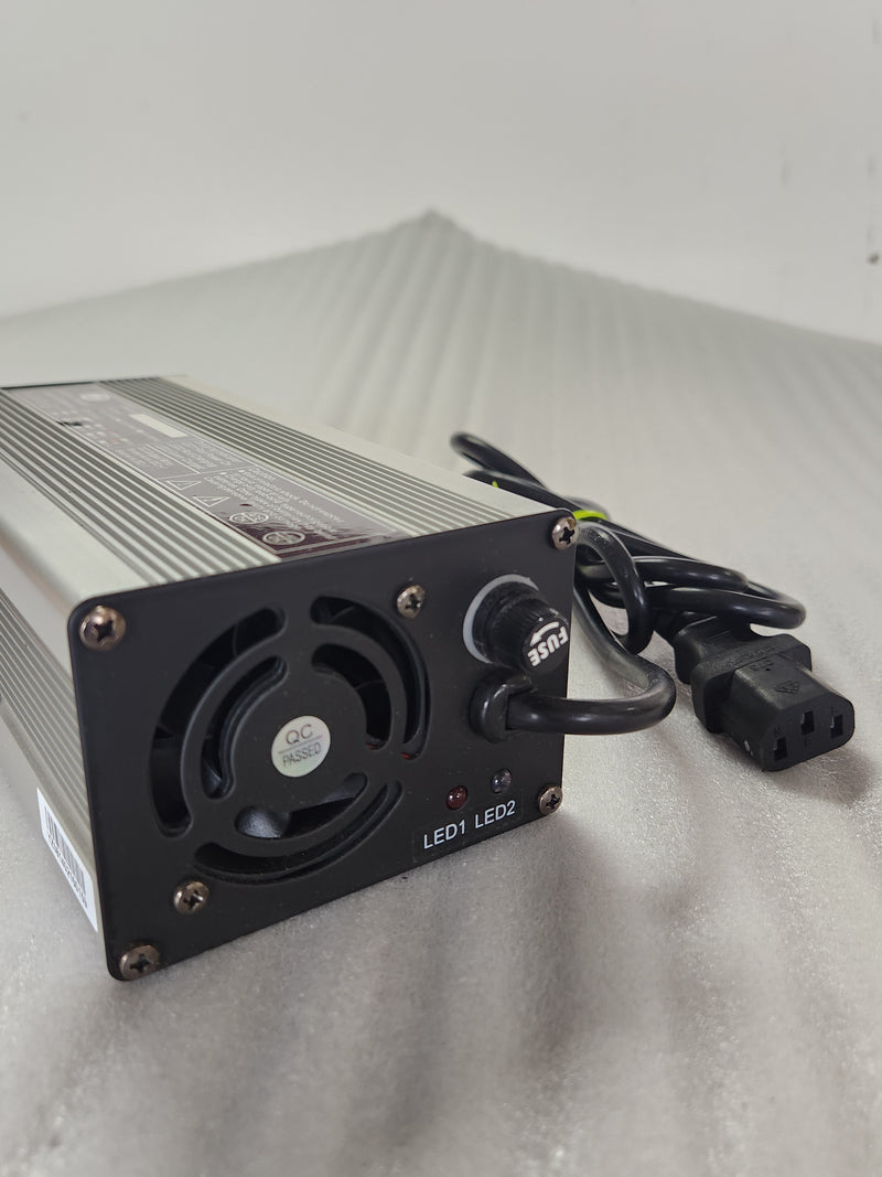 Intelligent Charger 48V 3-6A LAB - PC plug